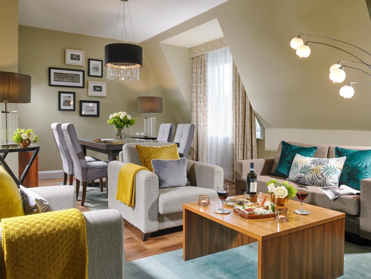Carrigaline Court Hotel & Leisure Centre Zewnętrze zdjęcie
